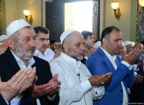 Ramazan bayramı münasibətilə Təzə Pir məscidində bayram namazı qılınıb (FOTO)