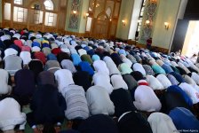 Ramazan bayramı münasibətilə Təzə Pir məscidində bayram namazı qılınıb (FOTO)