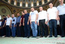 Ramazan bayramı münasibətilə Təzə Pir məscidində bayram namazı qılınıb (FOTO)