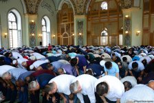 Ramazan bayramı münasibətilə Təzə Pir məscidində bayram namazı qılınıb (FOTO)