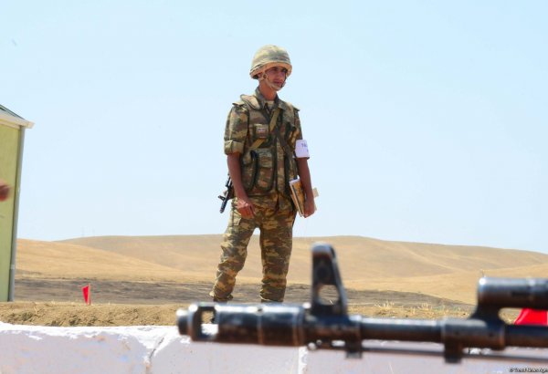 Poliqonda bir gün (FOTO)