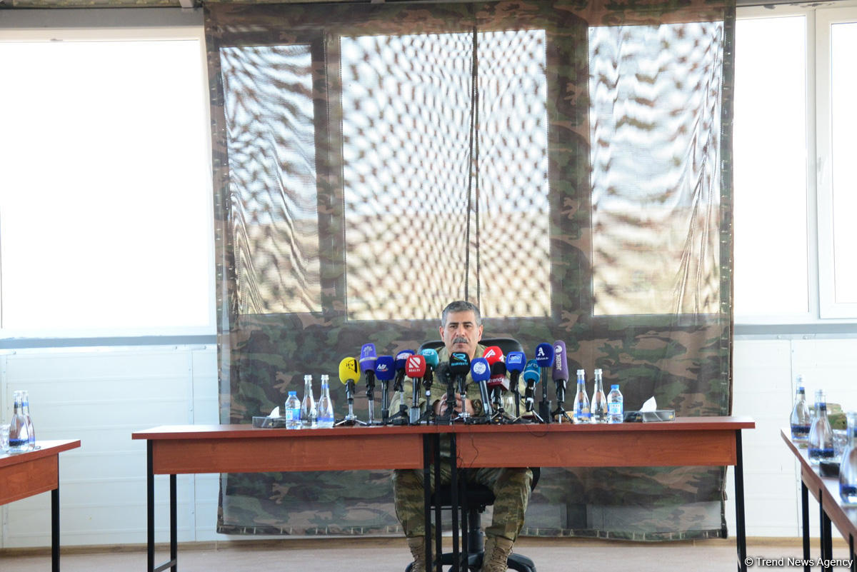 Müdafiə naziri yeni təlim mərkəzinin açılışında iştirak edib (FOTO)