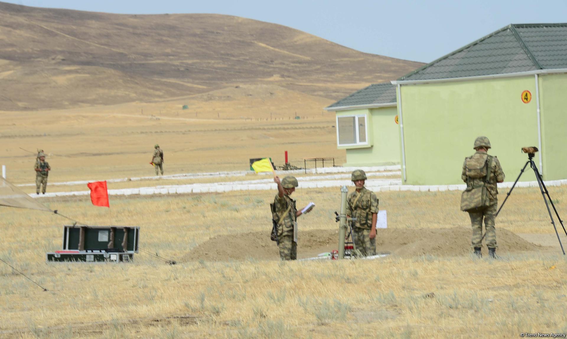 Poliqonda bir gün (FOTO)