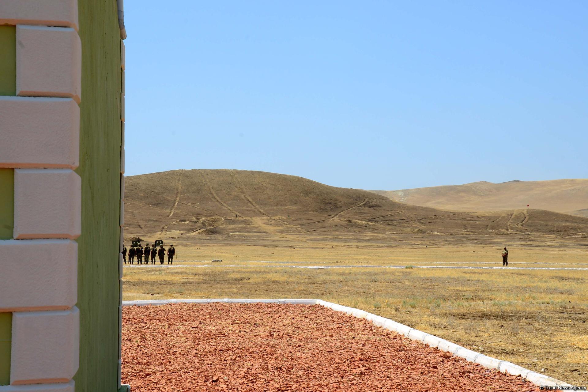 Poliqonda bir gün (FOTO)