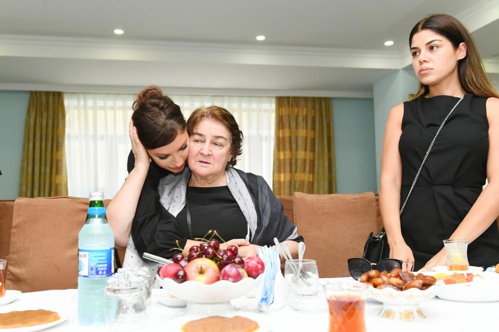 Birinci vitse-prezident Mehriban Əliyeva görkəmli alim Şirməmməd Hüseynovun hüzr mərasimində iştirak edib (FOTO)