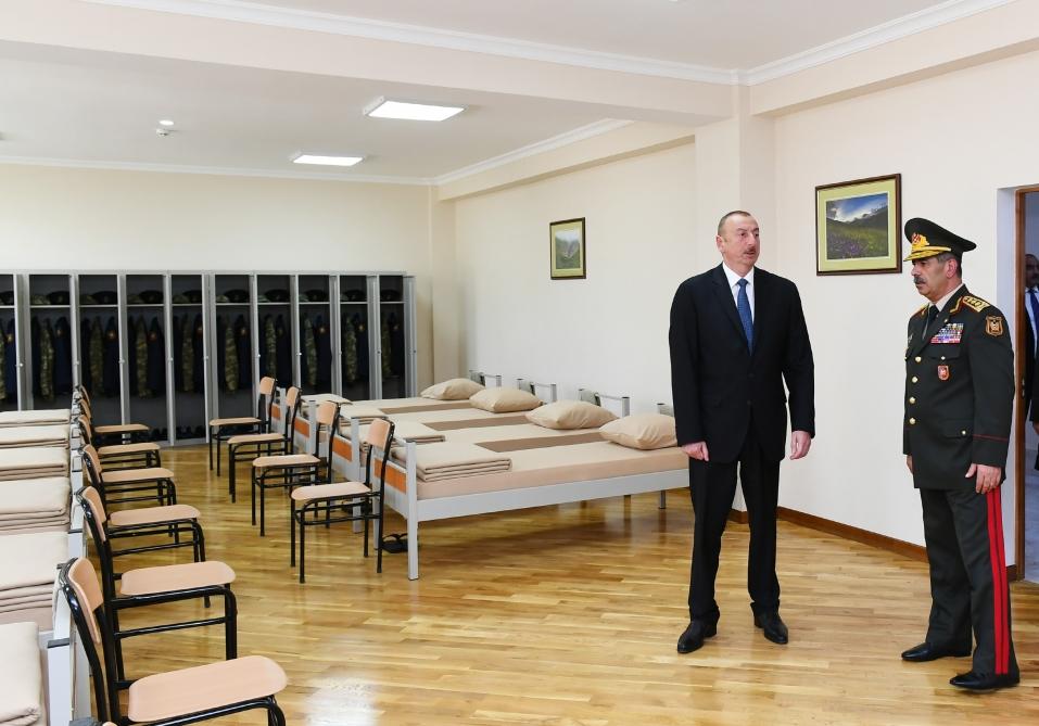 Prezident İlham Əliyev Cəmşid Naxçıvanski adına Hərbi Liseydə yenidənqurma işlərindən sonra yaradılan şəraitlə tanış olub (FOTO) (YENİLƏNİB)