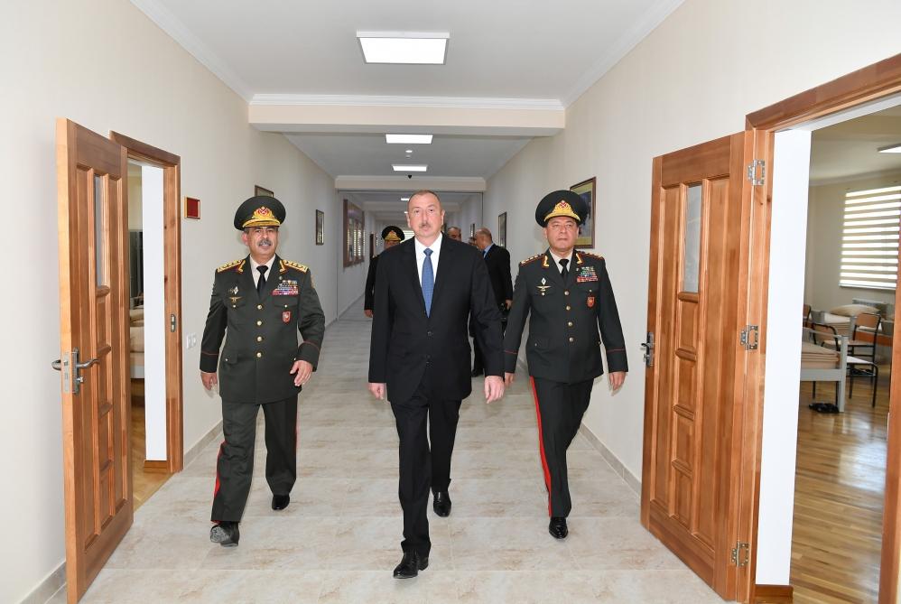 Prezident İlham Əliyev Cəmşid Naxçıvanski adına Hərbi Liseydə yenidənqurma işlərindən sonra yaradılan şəraitlə tanış olub (FOTO) (YENİLƏNİB)
