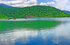 İstirahətə bura gedin - Dağlar arasında Nohur gölü (FOTO)