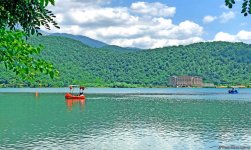 İstirahətə bura gedin - Dağlar arasında Nohur gölü (FOTO)