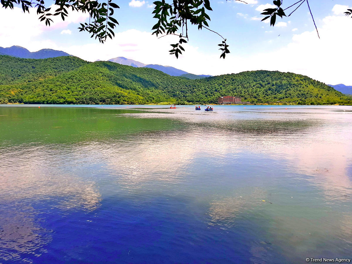 İstirahətə bura gedin - Dağlar arasında Nohur gölü (FOTO)