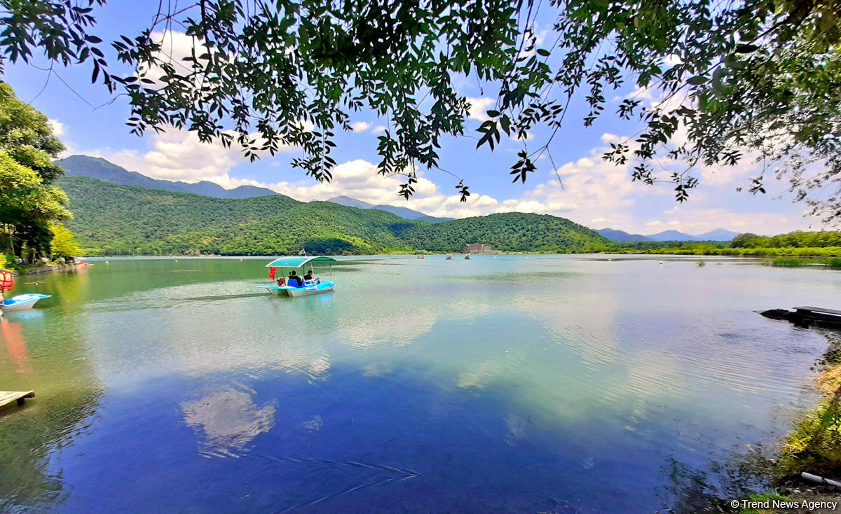 İstirahətə bura gedin - Dağlar arasında Nohur gölü (FOTO)