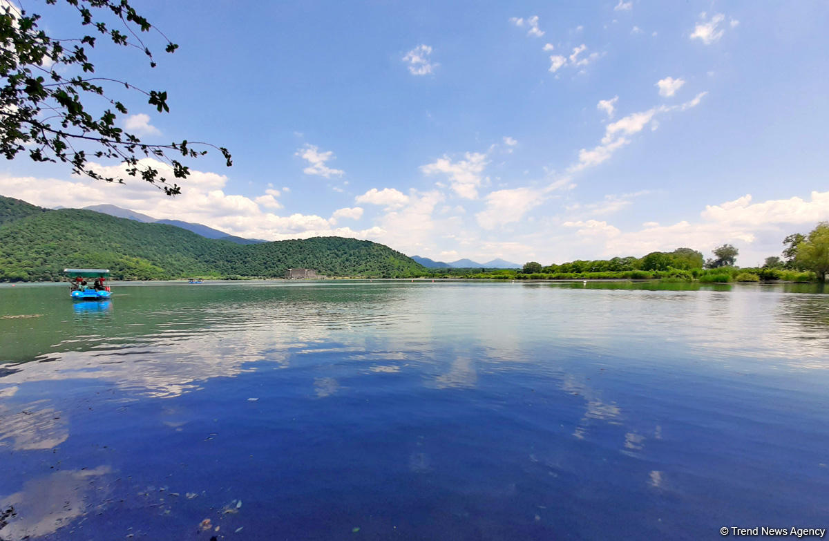 İstirahətə bura gedin - Dağlar arasında Nohur gölü (FOTO)