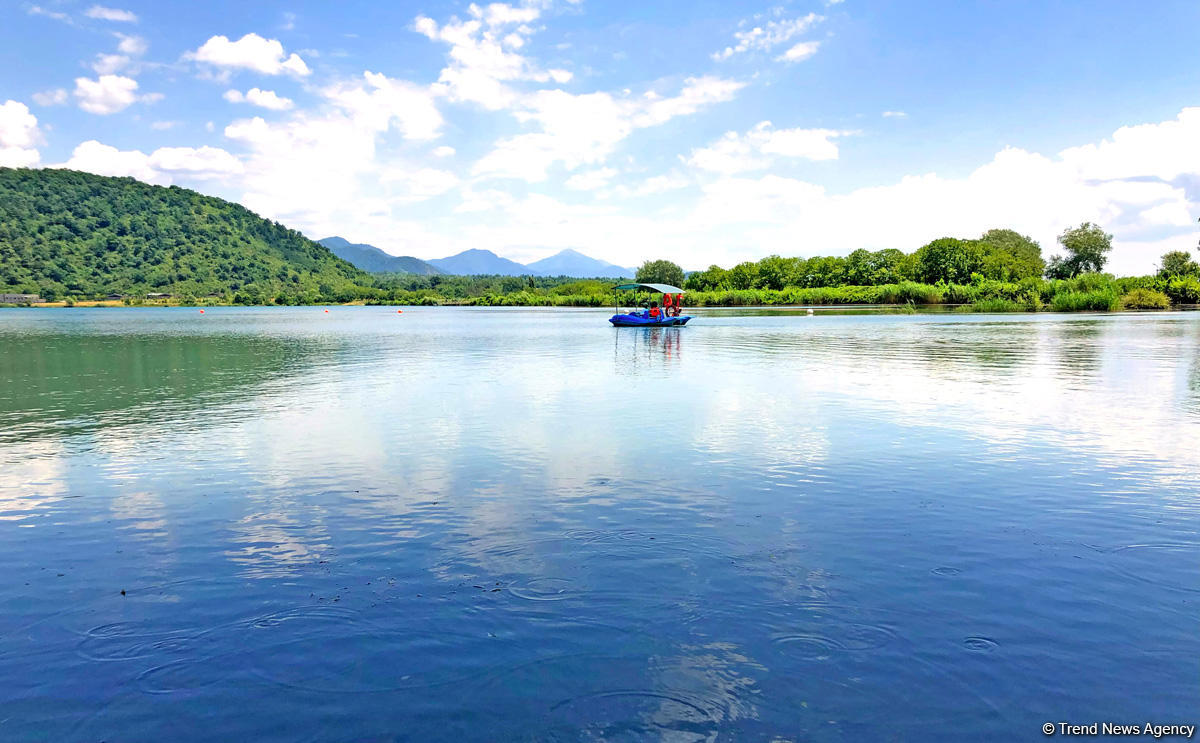 İstirahətə bura gedin - Dağlar arasında Nohur gölü (FOTO)