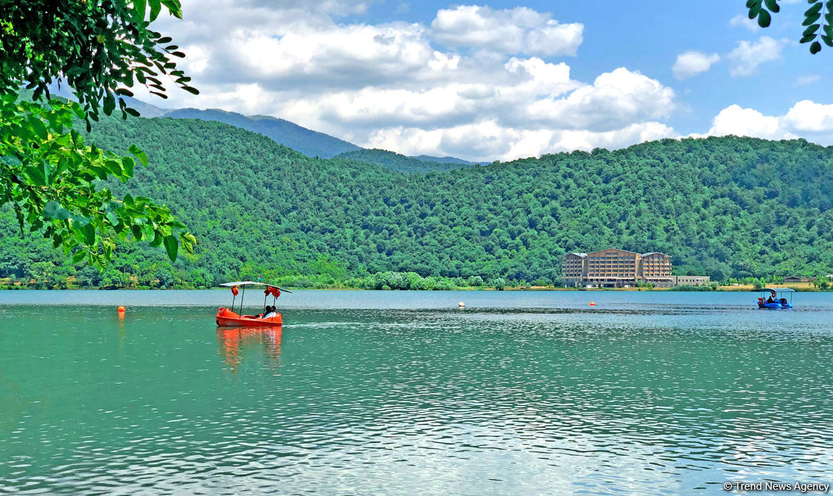 İstirahətə bura gedin - Dağlar arasında Nohur gölü (FOTO)