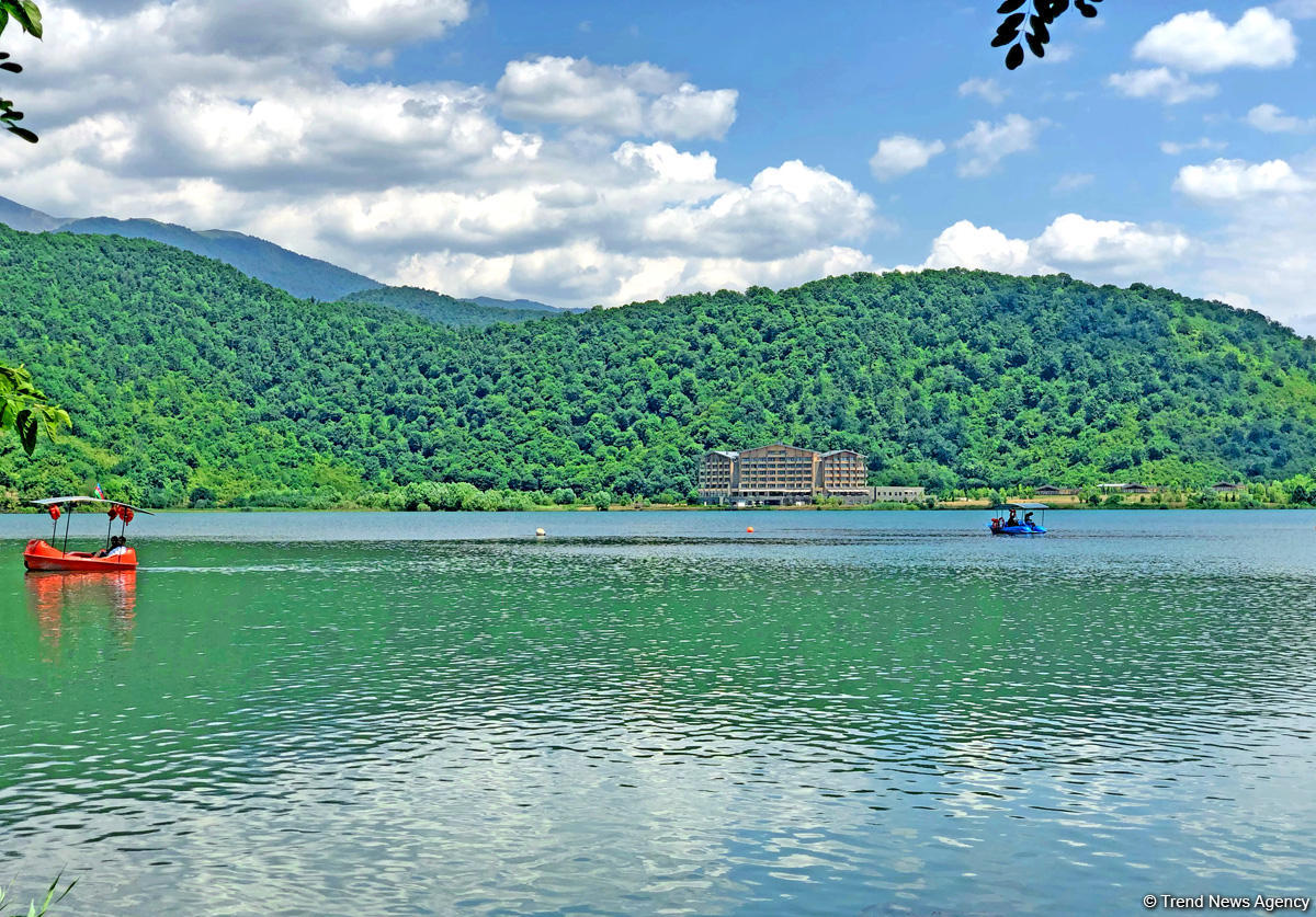 İstirahətə bura gedin - Dağlar arasında Nohur gölü (FOTO)