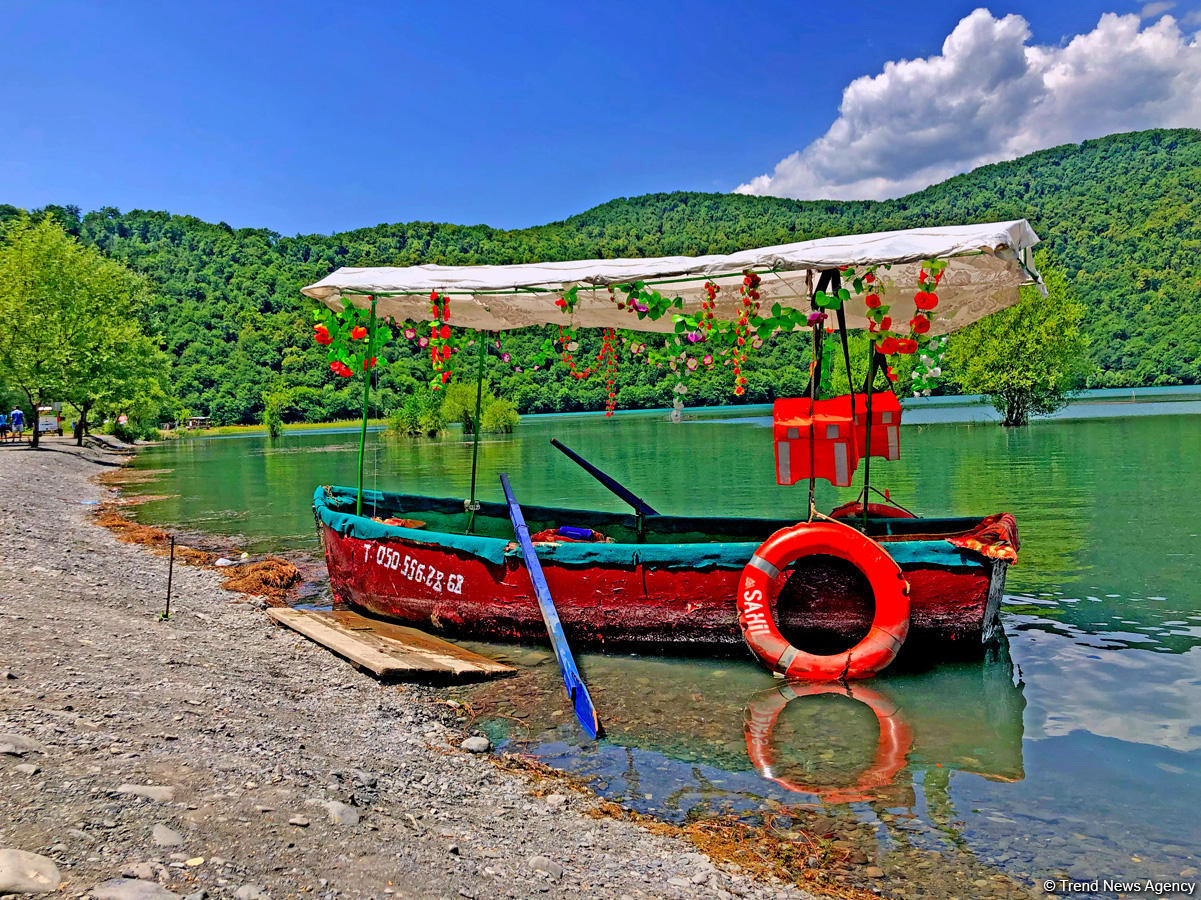 İstirahətə bura gedin - Dağlar arasında Nohur gölü (FOTO)
