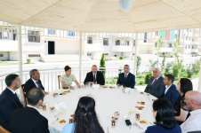 Prezident İlham Əliyev və birinci xanım Mehriban Əliyeva Pirallahıda məcburi köçkünlər üçün salınan yeni yaşayış kompleksinin açılışında iştirak ediblər (FOTO) (YENİLƏNİB-2)