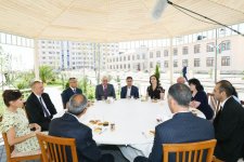 Prezident İlham Əliyev və birinci xanım Mehriban Əliyeva Pirallahıda məcburi köçkünlər üçün salınan yeni yaşayış kompleksinin açılışında iştirak ediblər (FOTO) (YENİLƏNİB-2)