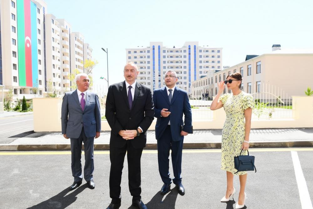 Prezident İlham Əliyev və birinci xanım Mehriban Əliyeva Pirallahıda məcburi köçkünlər üçün salınan yeni yaşayış kompleksinin açılışında iştirak ediblər (FOTO) (YENİLƏNİB-2)