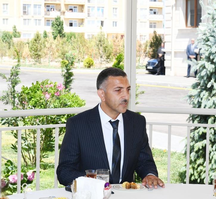 Prezident İlham Əliyev və birinci xanım Mehriban Əliyeva Pirallahıda məcburi köçkünlər üçün salınan yeni yaşayış kompleksinin açılışında iştirak ediblər (FOTO) (YENİLƏNİB-2)