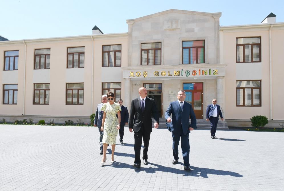 Prezident İlham Əliyev və birinci xanım Mehriban Əliyeva Pirallahıda məcburi köçkünlər üçün salınan yeni yaşayış kompleksinin açılışında iştirak ediblər (FOTO) (YENİLƏNİB-2)