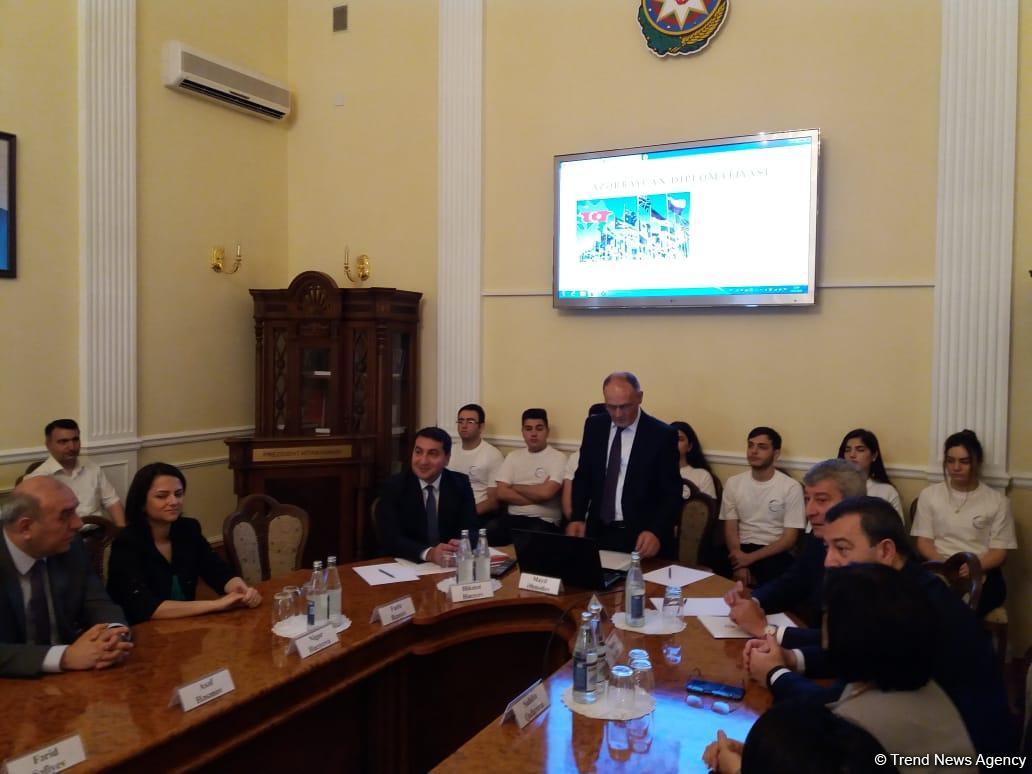 Prezident Kitabxanasının “Azərbaycan diplomatiyası” adlı elektron resursu istifadəçilərə təqdim edilib (FOTO)