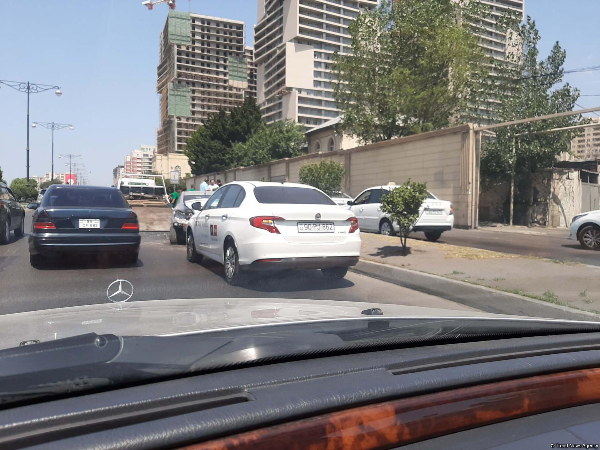 Bakıda qəza - Əsas yollardan birində tıxac yarandı (FOTO)