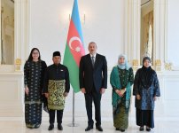 Prezident İlham Əliyev bir sıra ölkələrin Azərbaycanda yeni təyin olunmuş səfirlərinin etimadnamələrini qəbul edib (YENİLƏNİB 2) (FOTO)