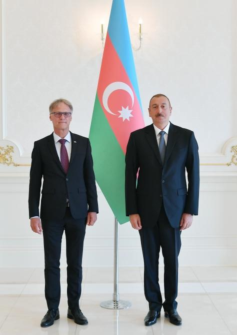 Prezident İlham Əliyev bir sıra ölkələrin Azərbaycanda yeni təyin olunmuş səfirlərinin etimadnamələrini qəbul edib (YENİLƏNİB 2) (FOTO)