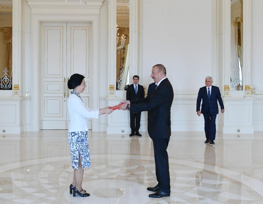 Prezident İlham Əliyev bir sıra ölkələrin Azərbaycanda yeni təyin olunmuş səfirlərinin etimadnamələrini qəbul edib (YENİLƏNİB 2) (FOTO)