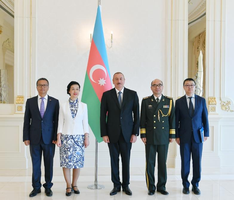 Prezident İlham Əliyev bir sıra ölkələrin Azərbaycanda yeni təyin olunmuş səfirlərinin etimadnamələrini qəbul edib (YENİLƏNİB 2) (FOTO)