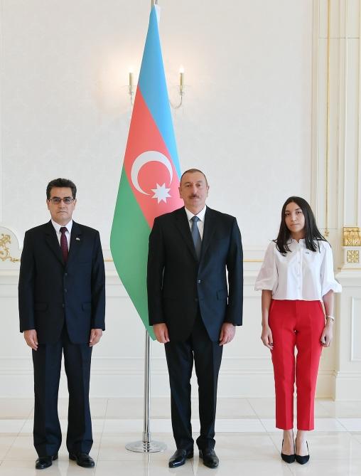 Prezident İlham Əliyev bir sıra ölkələrin Azərbaycanda yeni təyin olunmuş səfirlərinin etimadnamələrini qəbul edib (YENİLƏNİB 2) (FOTO)