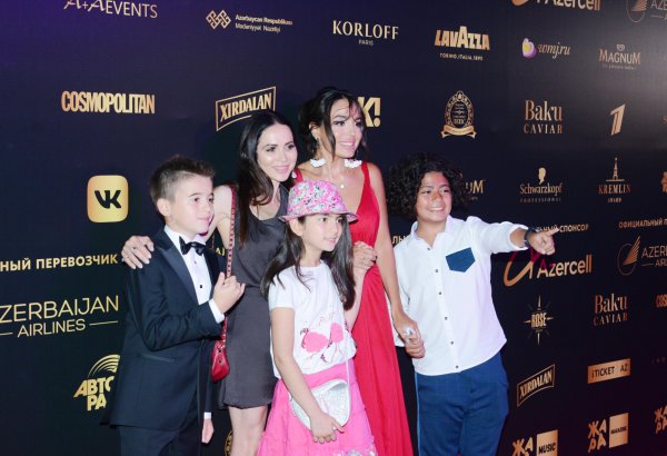 Heydər Əliyev Fondunun vitse-prezidenti Leyla Əliyeva “Jara-2019” musiqi festivalının  ikinci günündə fəxri qonaqları arasında olub (FOTO)