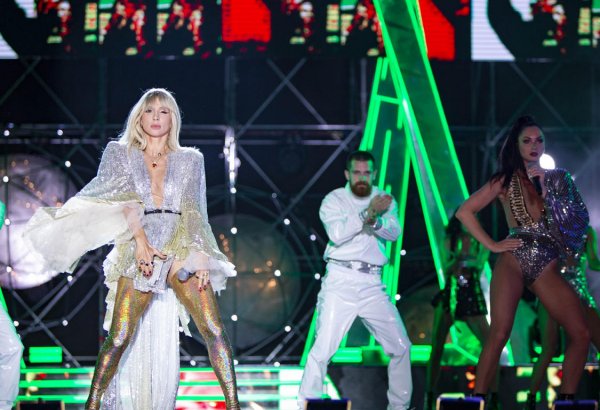 JARA 2019 festivalında ulduzların 10 ən maraqlı geyimi (FOTO)