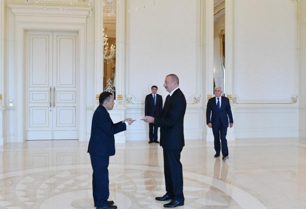 Prezident İlham Əliyev Laosun Azərbaycanda yeni təyin olunmuş səfirinin etimadnaməsini qəbul edib (FOTO) (YENİLƏNİB)