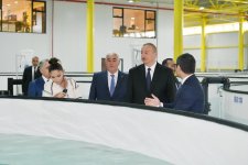 Prezident İlham Əliyev və birinci xanım Mehriban Əliyeva Pirallahıda “NərəMİZ” balıqyetişdirmə zavodunun istehsalat prosesi ilə tanış olublar (FOTO) (YENİLƏNİB)