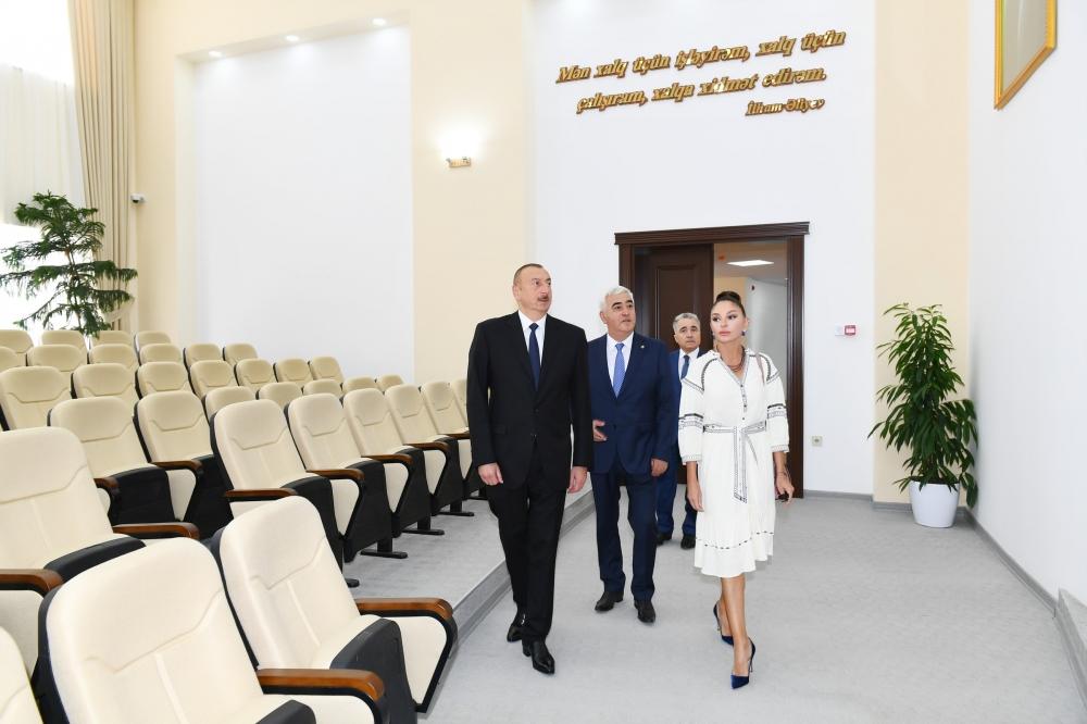 Prezident İlham Əliyev və birinci xanım Mehriban Əliyeva Pirallahı Rayon İcra Hakimiyyətinin yeni inzibati binasının açılışında iştirak ediblər (FOTO) (YENİLƏNİB)