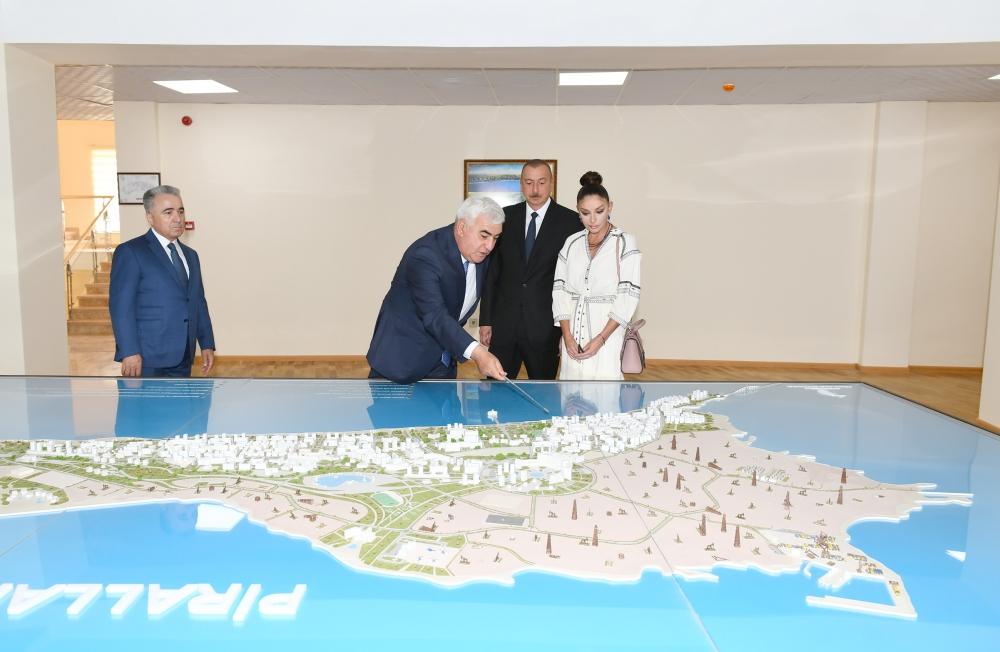 Prezident İlham Əliyev və birinci xanım Mehriban Əliyeva Pirallahı Rayon İcra Hakimiyyətinin yeni inzibati binasının açılışında iştirak ediblər (FOTO) (YENİLƏNİB)