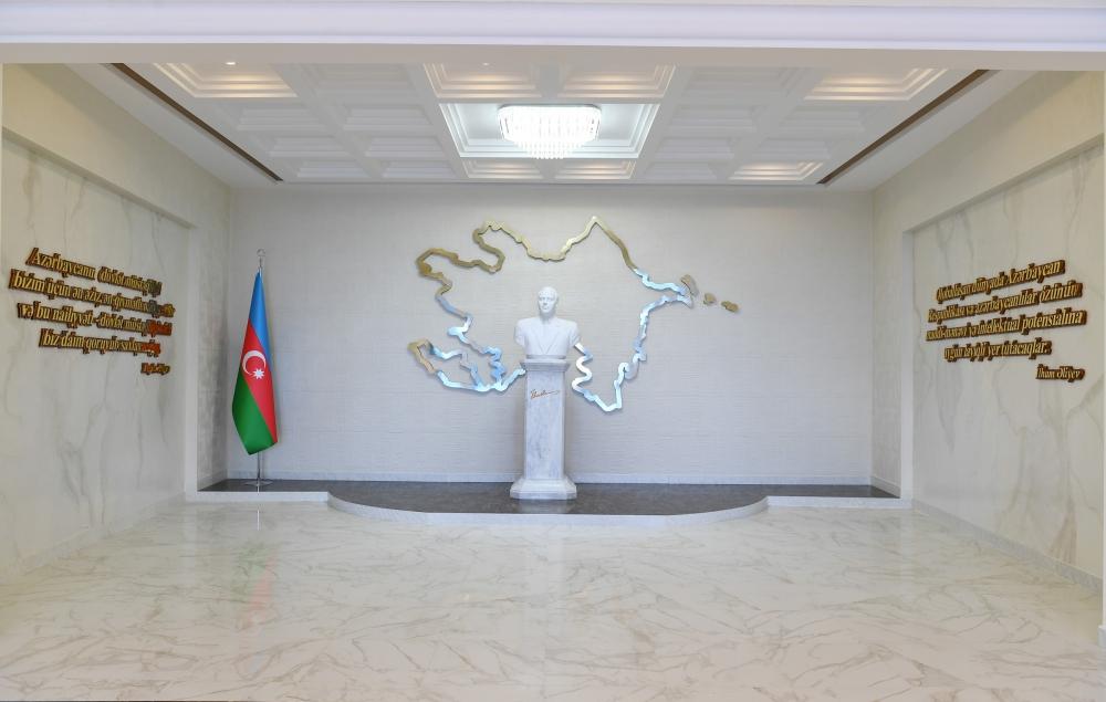 Prezident İlham Əliyev və birinci xanım Mehriban Əliyeva Pirallahı Rayon İcra Hakimiyyətinin yeni inzibati binasının açılışında iştirak ediblər (FOTO) (YENİLƏNİB)
