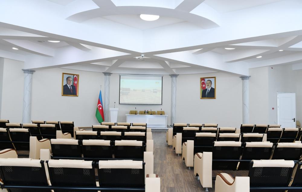 Prezident İlham Əliyev və birinci xanım Mehriban Əliyeva Pirallahıda Gənclər Mərkəzinin açılışında iştirak ediblər (FOTO) (YENİLƏNİB)