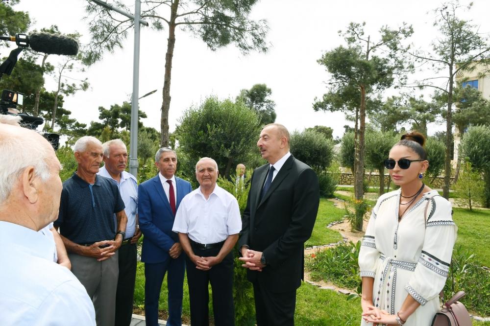 Prezident İlham Əliyev və birinci xanım Mehriban Əliyeva Pirallahı rayonunda “Mirvari” Park Kompleksinin açılışında iştirak ediblər (FOTO)  (YENİLƏNİB 2)