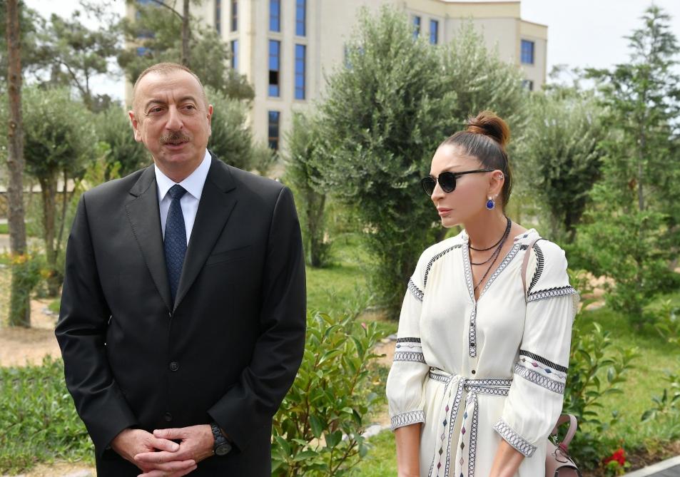 Prezident İlham Əliyev və birinci xanım Mehriban Əliyeva Pirallahı rayonunda “Mirvari” Park Kompleksinin açılışında iştirak ediblər (FOTO)  (YENİLƏNİB 2)