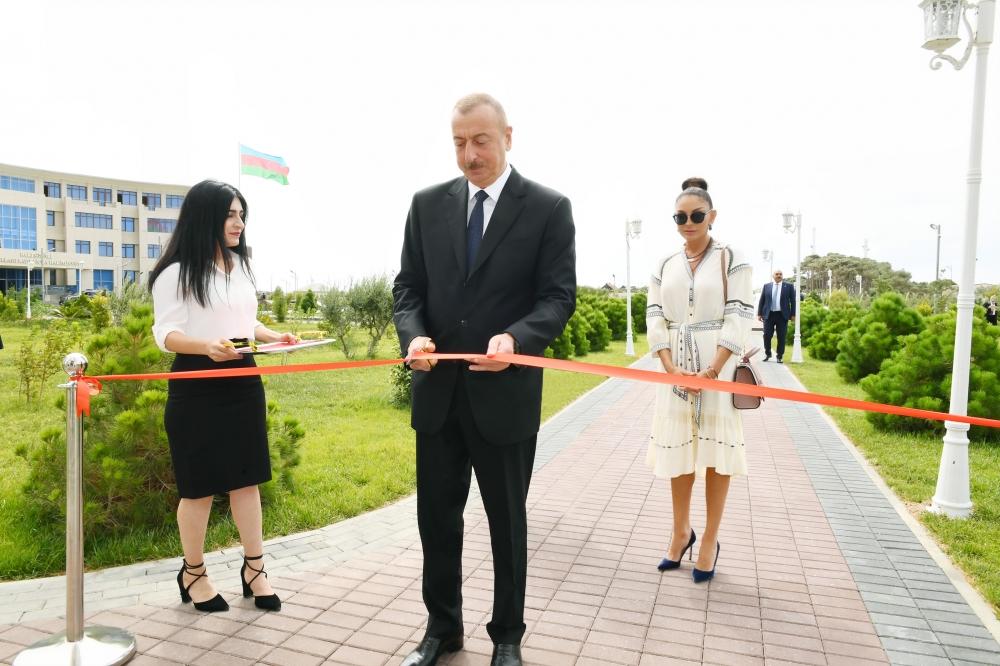 Prezident İlham Əliyev və birinci xanım Mehriban Əliyeva YAP Pirallahı Rayon Təşkilatının yeni inzibati binasının açılışında iştirak ediblər (FOTO) (YENİLƏNİB)