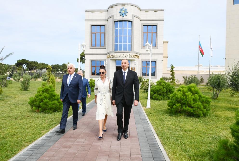 Prezident İlham Əliyev və birinci xanım Mehriban Əliyeva YAP Pirallahı Rayon Təşkilatının yeni inzibati binasının açılışında iştirak ediblər (FOTO) (YENİLƏNİB)