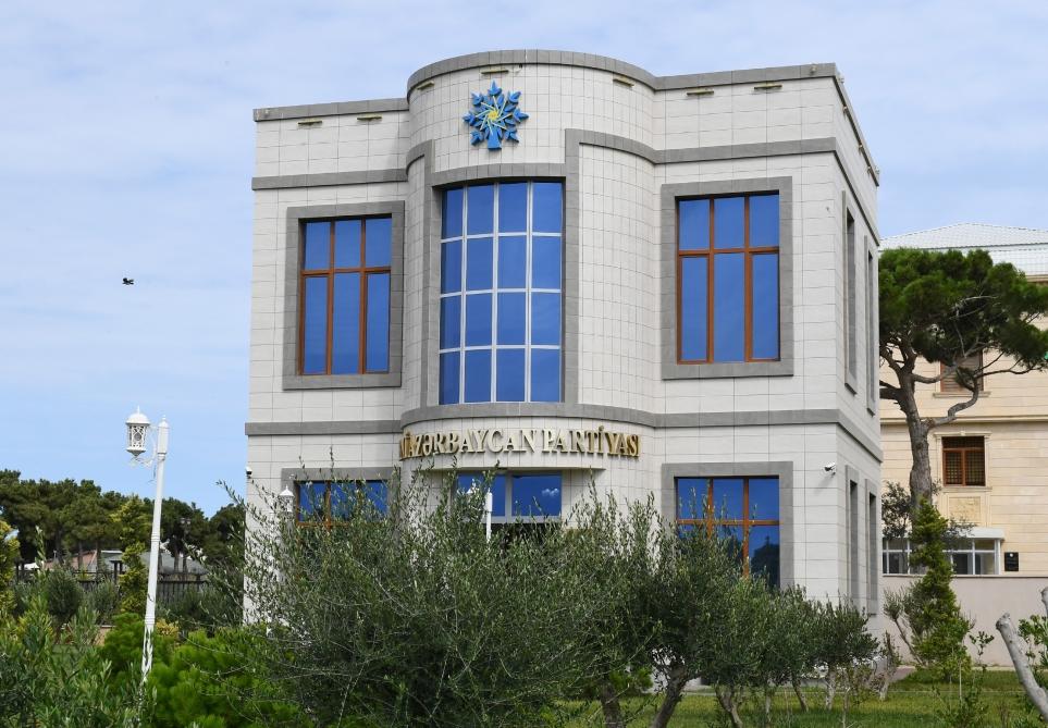 Prezident İlham Əliyev və birinci xanım Mehriban Əliyeva YAP Pirallahı Rayon Təşkilatının yeni inzibati binasının açılışında iştirak ediblər (FOTO) (YENİLƏNİB)
