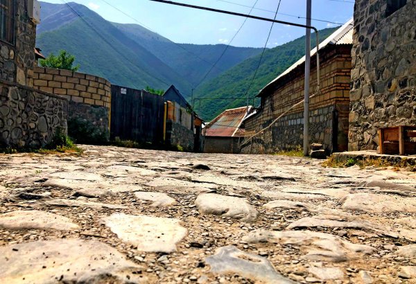 Əsrarəngiz təbiətə malik Kiş (FOTO)