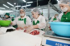 Heydər Əliyev Fondu aztəminatlı ailələrə qurban payları çatdırır (FOTO)