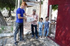 Heydər Əliyev Fondu aztəminatlı ailələrə qurban payları çatdırır (FOTO)