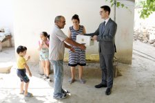 Heydər Əliyev Fondu aztəminatlı ailələrə qurban payları çatdırır (FOTO)