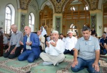 Azərbaycan məscidlərində bayram namazı qılınıb (FOTO)